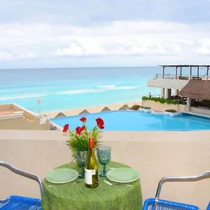 Ocean Front Suite, Balcony, Kitchen. Apartamento